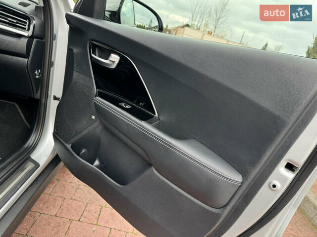 Серый Киа Niro, объемом двигателя 0 л и пробегом 118 тыс. км за 19350 $, фото 107 на Automoto.ua