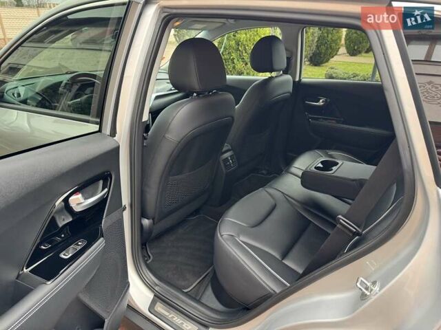 Сірий Кіа Niro, об'ємом двигуна 0 л та пробігом 118 тис. км за 19300 $, фото 122 на Automoto.ua