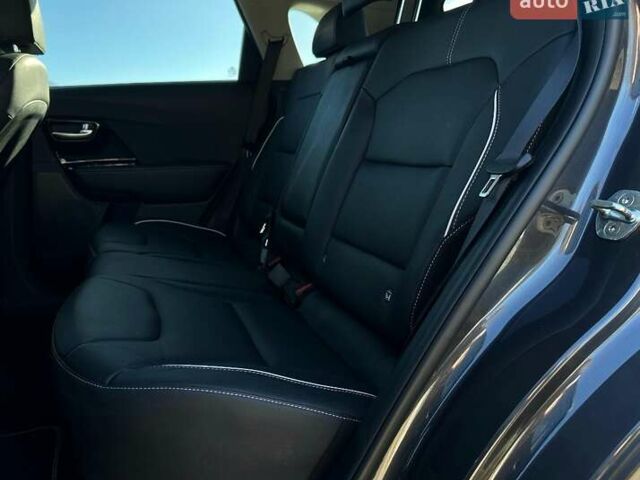 Сірий Кіа Niro, об'ємом двигуна 0 л та пробігом 58 тис. км за 23400 $, фото 80 на Automoto.ua