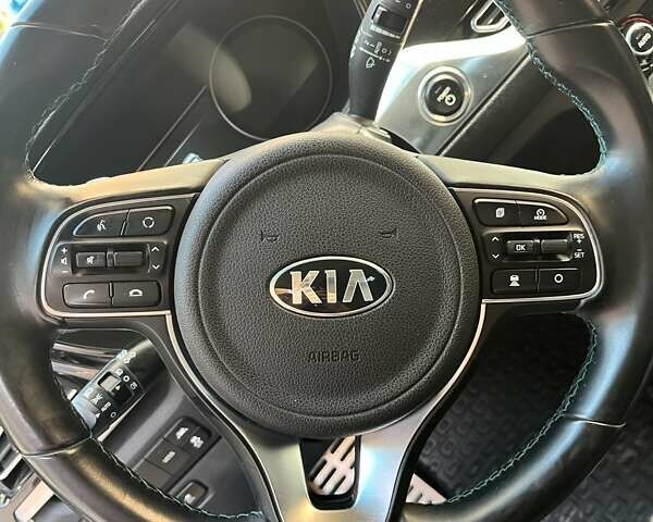 Сірий Кіа Niro, об'ємом двигуна 0 л та пробігом 112 тис. км за 18900 $, фото 17 на Automoto.ua