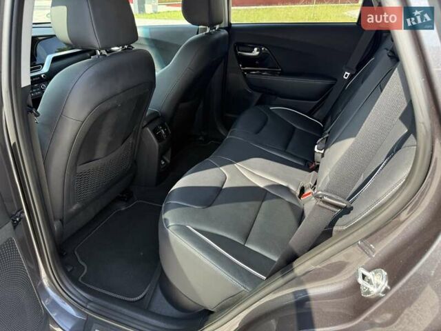 Сірий Кіа Niro, об'ємом двигуна 0 л та пробігом 82 тис. км за 20500 $, фото 18 на Automoto.ua