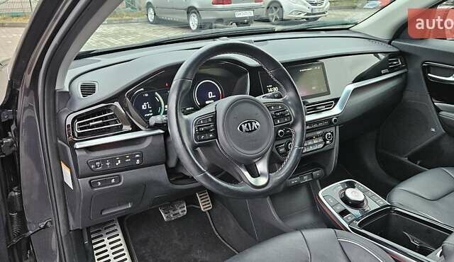 Серый Киа Niro, объемом двигателя 0 л и пробегом 108 тыс. км за 19700 $, фото 9 на Automoto.ua