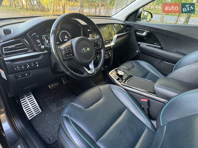 Серый Киа Niro, объемом двигателя 0 л и пробегом 149 тыс. км за 19900 $, фото 17 на Automoto.ua