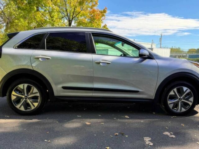Сірий Кіа Niro, об'ємом двигуна 0 л та пробігом 40 тис. км за 7100 $, фото 3 на Automoto.ua