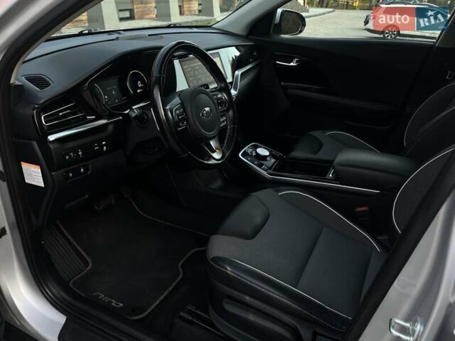 Серый Киа Niro, объемом двигателя 0 л и пробегом 72 тыс. км за 19750 $, фото 35 на Automoto.ua