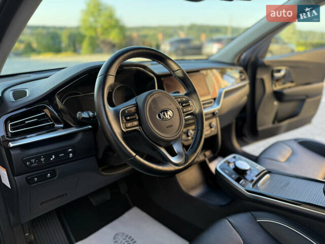 Серый Киа Niro, объемом двигателя 0 л и пробегом 145 тыс. км за 18800 $, фото 57 на Automoto.ua