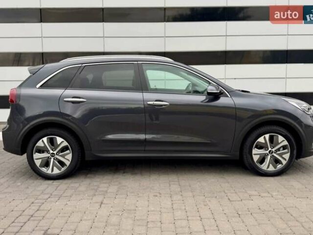 Серый Киа Niro, объемом двигателя 0 л и пробегом 147 тыс. км за 18800 $, фото 2 на Automoto.ua
