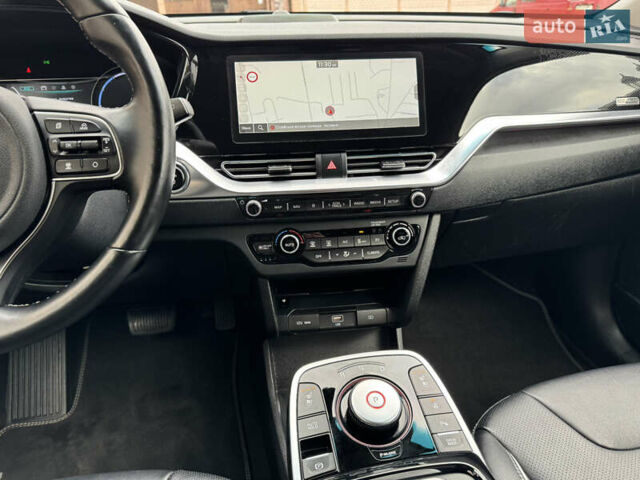 Серый Киа Niro, объемом двигателя 0 л и пробегом 118 тыс. км за 19350 $, фото 92 на Automoto.ua