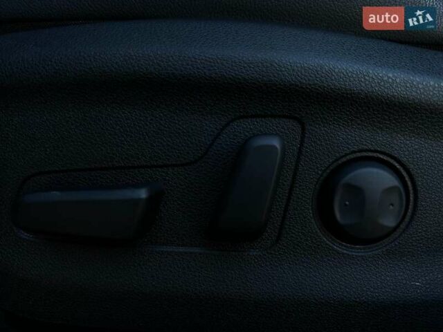 Сірий Кіа Niro, об'ємом двигуна 0 л та пробігом 58 тис. км за 23400 $, фото 2 на Automoto.ua