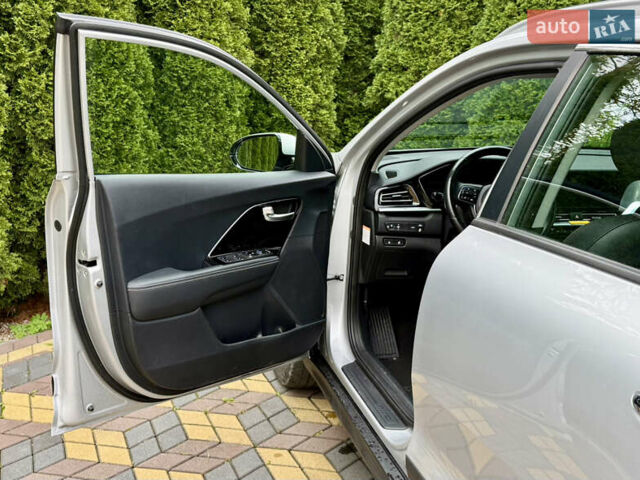 Киа Niro 2020 в Самборе на Automoto.ua Серый Киа Niro, объемом двигателя 0 л и пробегом 59 тыс. км за 20700 $, фото 13 на Automoto.ua