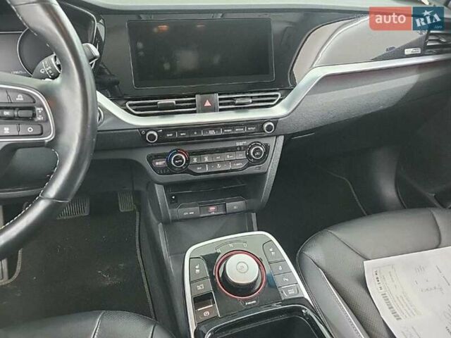Серый Киа Niro, объемом двигателя 0 л и пробегом 160 тыс. км за 18950 $, фото 7 на Automoto.ua