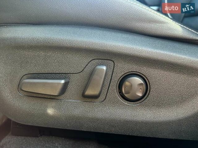 Сірий Кіа Niro, об'ємом двигуна 0 л та пробігом 76 тис. км за 22700 $, фото 14 на Automoto.ua