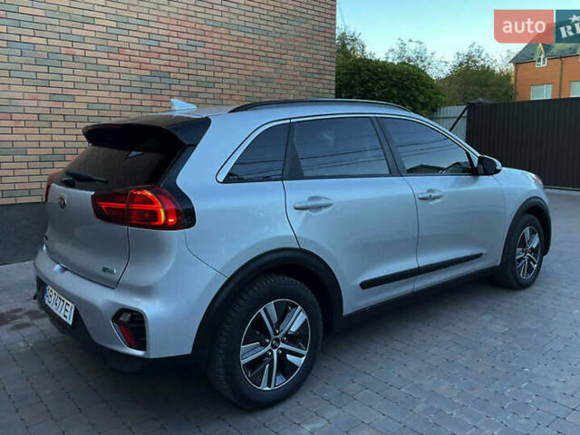 Серый Киа Niro, объемом двигателя 1.58 л и пробегом 67 тыс. км за 22600 $, фото 3 на Automoto.ua