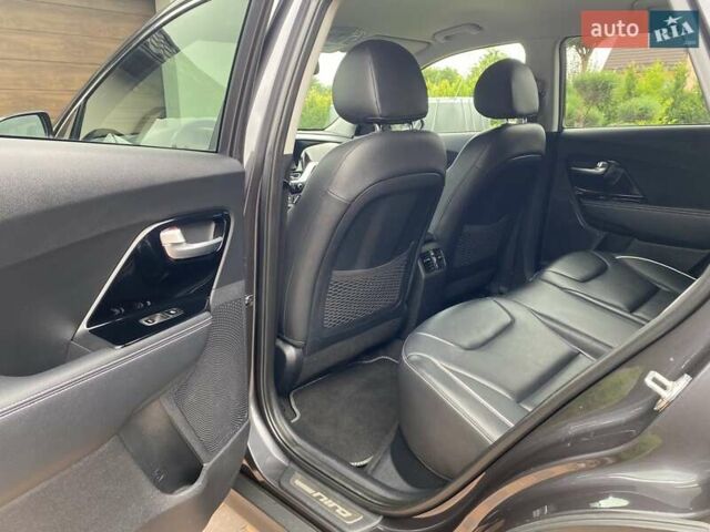 Серый Киа Niro, объемом двигателя 0 л и пробегом 117 тыс. км за 20470 $, фото 34 на Automoto.ua