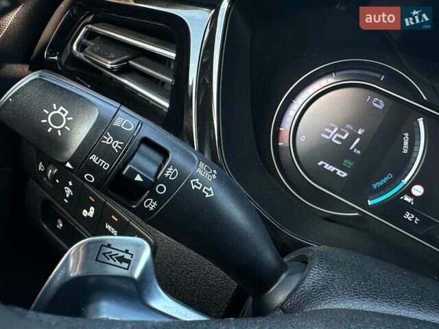 Сірий Кіа Niro, об'ємом двигуна 0 л та пробігом 76 тис. км за 22700 $, фото 28 на Automoto.ua