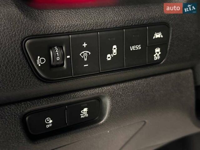 Сірий Кіа Niro, об'ємом двигуна 0 л та пробігом 155 тис. км за 19400 $, фото 18 на Automoto.ua