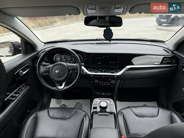 Серый Киа Niro, объемом двигателя 0 л и пробегом 120 тыс. км за 19750 $, фото 14 на Automoto.ua