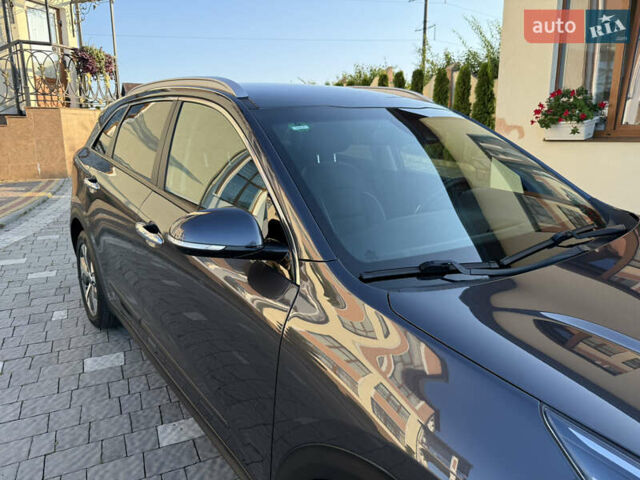 Серый Киа Niro, объемом двигателя 0 л и пробегом 145 тыс. км за 18800 $, фото 7 на Automoto.ua