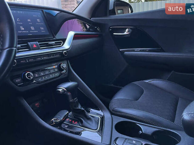 Серый Киа Niro, объемом двигателя 1.58 л и пробегом 67 тыс. км за 22600 $, фото 20 на Automoto.ua