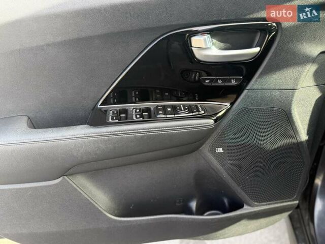 Серый Киа Niro, объемом двигателя 0 л и пробегом 124 тыс. км за 18950 $, фото 16 на Automoto.ua