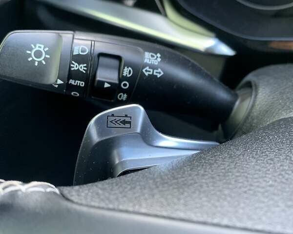 Сірий Кіа Niro, об'ємом двигуна 0 л та пробігом 73 тис. км за 18900 $, фото 28 на Automoto.ua
