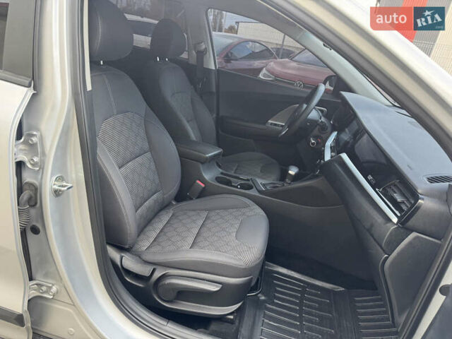 Киа Niro 2020 в Луцке на Automoto.ua Серый Киа Niro, объемом двигателя 1.58 л и пробегом 241 тыс. км за 14600 $, фото 21 на Automoto.ua