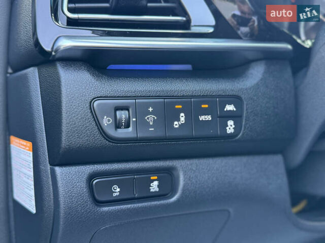 Сірий Кіа Niro, об'ємом двигуна 0 л та пробігом 144 тис. км за 18200 $, фото 41 на Automoto.ua