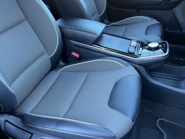 Сірий Кіа Niro, об'ємом двигуна 0 л та пробігом 89 тис. км за 437 $, фото 11 на Automoto.ua