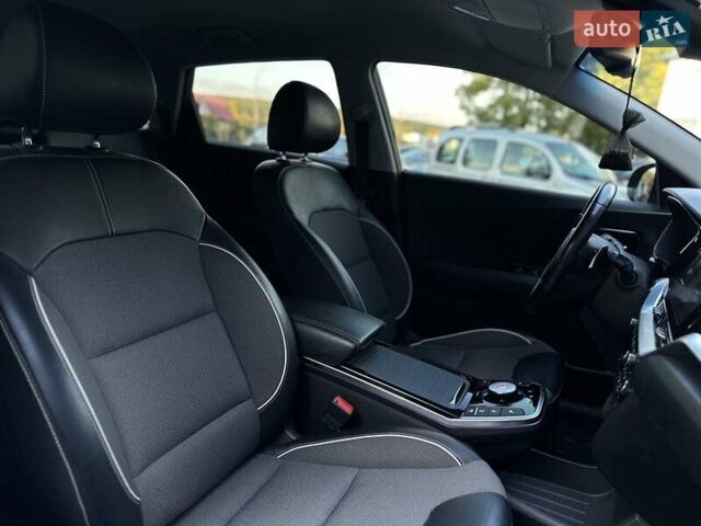 Серый Киа Niro, объемом двигателя 0 л и пробегом 88 тыс. км за 18500 $, фото 26 на Automoto.ua