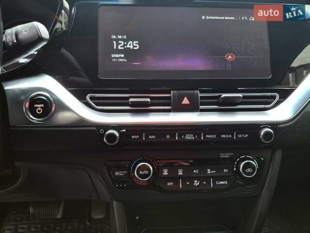 Серый Киа Niro, объемом двигателя 0 л и пробегом 115 тыс. км за 20300 $, фото 21 на Automoto.ua