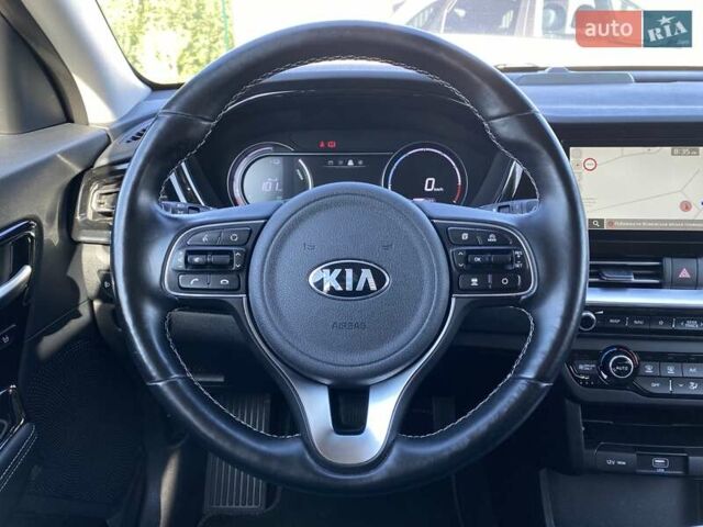 Сірий Кіа Niro, об'ємом двигуна 0 л та пробігом 107 тис. км за 21950 $, фото 40 на Automoto.ua