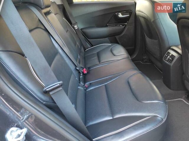 Киа Niro 2020 в Ровно на Automoto.ua Серый Киа Niro, объемом двигателя 0 л и пробегом 125 тыс. км за 19850 $, фото 77 на Automoto.ua