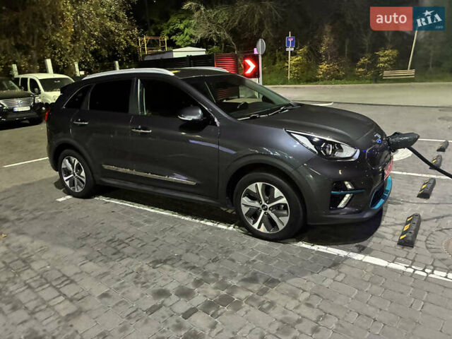 Серый Киа Niro, объемом двигателя 0 л и пробегом 116 тыс. км за 17999 $, фото 2 на Automoto.ua