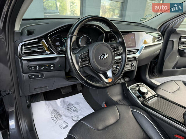 Сірий Кіа Niro, об'ємом двигуна 0 л та пробігом 70 тис. км за 19999 $, фото 43 на Automoto.ua