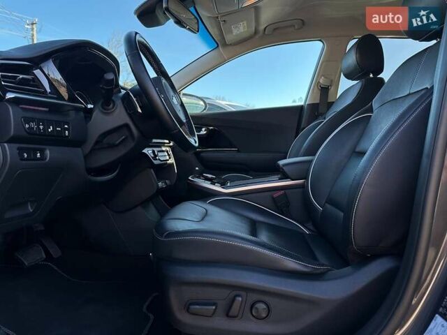 Сірий Кіа Niro, об'ємом двигуна 0 л та пробігом 58 тис. км за 23400 $, фото 34 на Automoto.ua