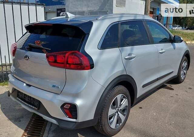 Серый Киа Niro, объемом двигателя 1.6 л и пробегом 4 тыс. км за 20799 $, фото 3 на Automoto.ua