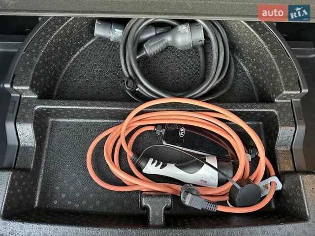Серый Киа Niro, объемом двигателя 0 л и пробегом 74 тыс. км за 18200 $, фото 55 на Automoto.ua