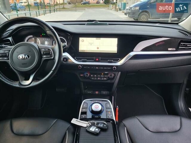 Сірий Кіа Niro, об'ємом двигуна 0 л та пробігом 117 тис. км за 19999 $, фото 14 на Automoto.ua