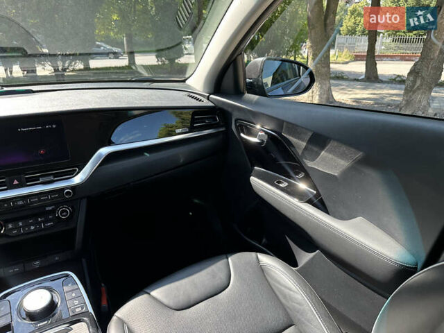 Сірий Кіа Niro, об'ємом двигуна 0 л та пробігом 143 тис. км за 17900 $, фото 25 на Automoto.ua