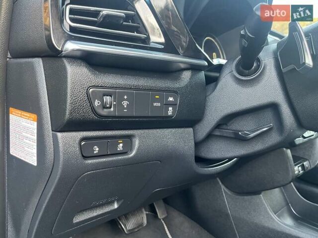 Серый Киа Niro, объемом двигателя 0 л и пробегом 72 тыс. км за 19750 $, фото 43 на Automoto.ua