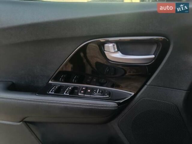 Серый Киа Niro, объемом двигателя 1.58 л и пробегом 53 тыс. км за 18500 $, фото 9 на Automoto.ua
