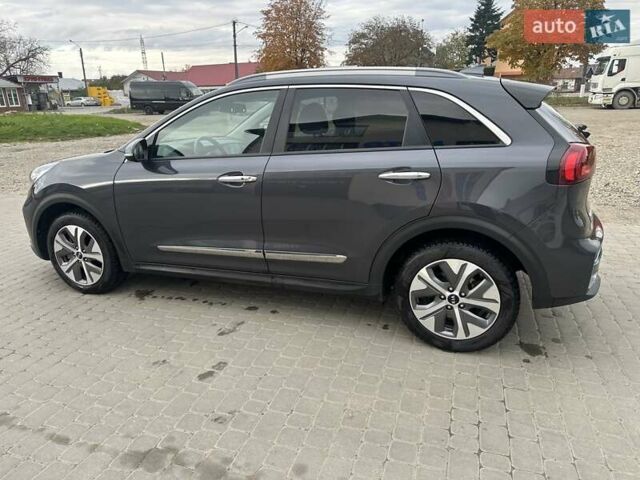 Серый Киа Niro, объемом двигателя 0 л и пробегом 117 тыс. км за 19700 $, фото 9 на Automoto.ua