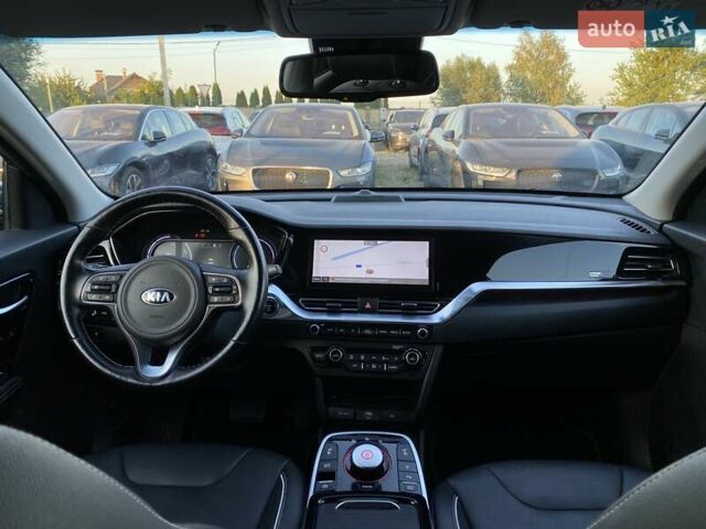 Серый Киа Niro, объемом двигателя 0 л и пробегом 88 тыс. км за 21500 $, фото 23 на Automoto.ua