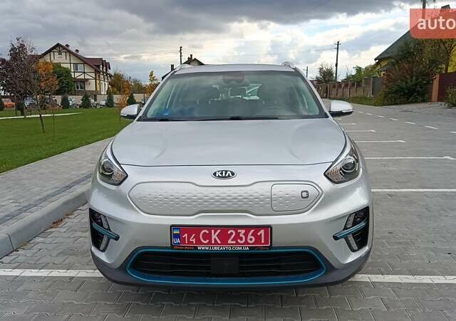 Серый Киа Niro, объемом двигателя 0 л и пробегом 82 тыс. км за 19500 $, фото 1 на Automoto.ua