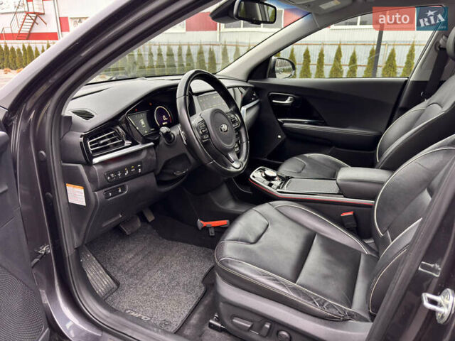 Серый Киа Niro, объемом двигателя 0 л и пробегом 77 тыс. км за 19500 $, фото 17 на Automoto.ua