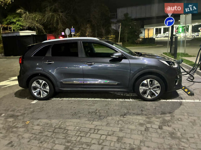 Серый Киа Niro, объемом двигателя 0 л и пробегом 116 тыс. км за 17999 $, фото 3 на Automoto.ua