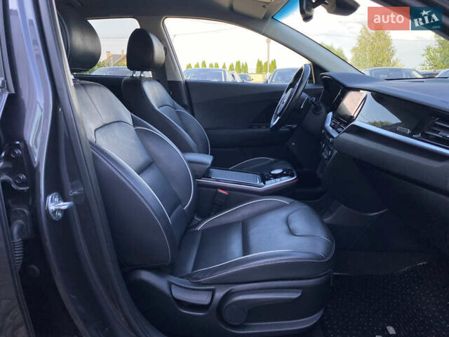 Киа Niro 2020 в Львове на Automoto.ua Серый Киа Niro, объемом двигателя 0 л и пробегом 116 тыс. км за 20800 $, фото 108 на Automoto.ua