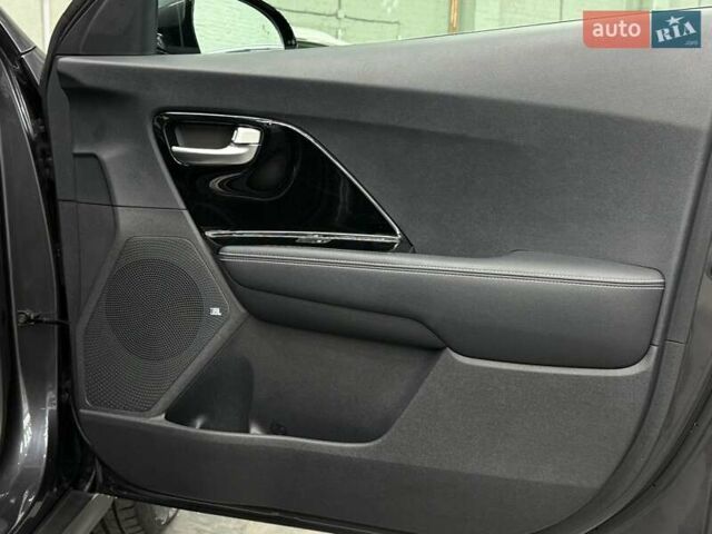 Серый Киа Niro, объемом двигателя 0 л и пробегом 153 тыс. км за 18558 $, фото 23 на Automoto.ua