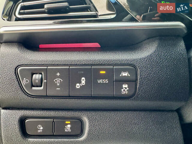 Серый Киа Niro, объемом двигателя 0 л и пробегом 109 тыс. км за 20500 $, фото 42 на Automoto.ua