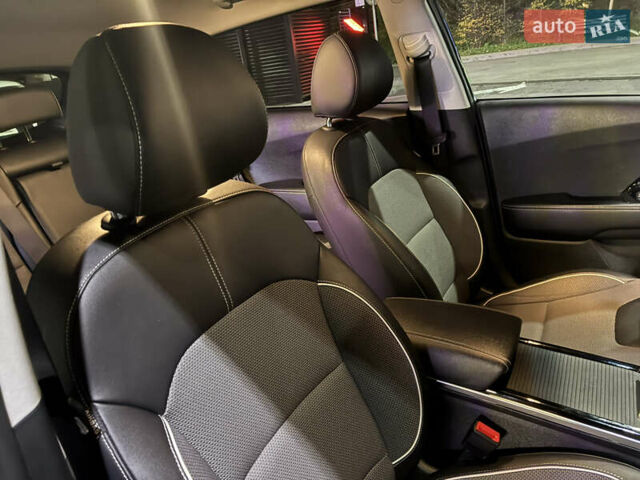 Серый Киа Niro, объемом двигателя 0 л и пробегом 116 тыс. км за 17999 $, фото 18 на Automoto.ua